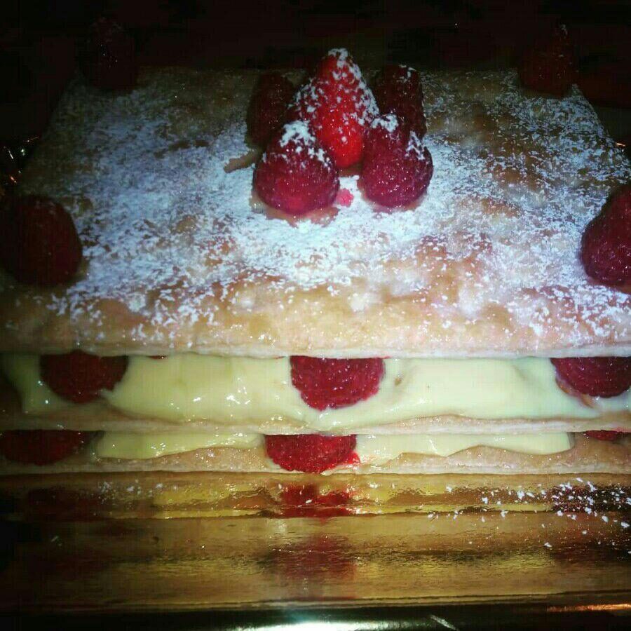 Millefoglie con lamponi e fragole
