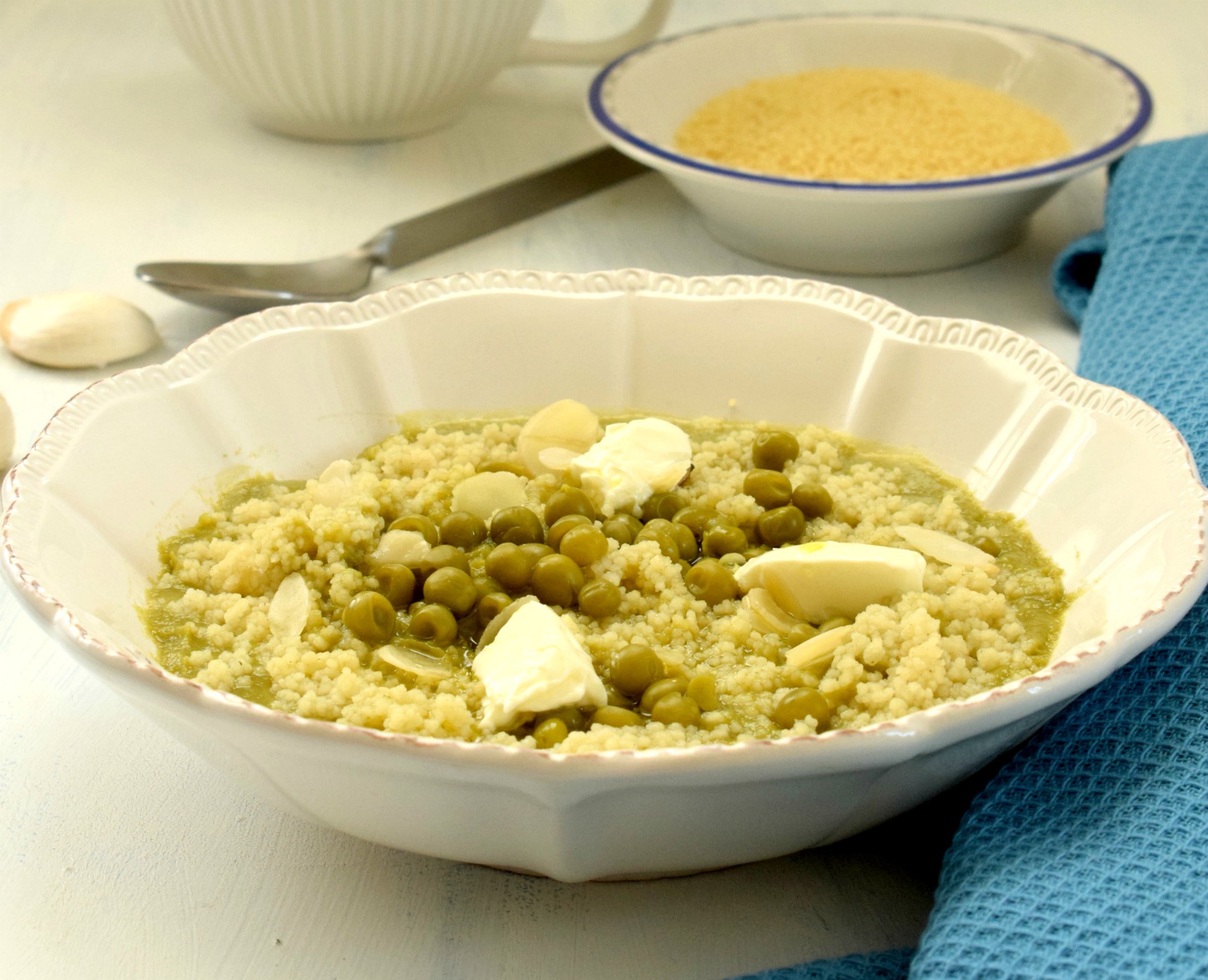 Minestra di cous cous aromatizzato al lemongrass con piselli
