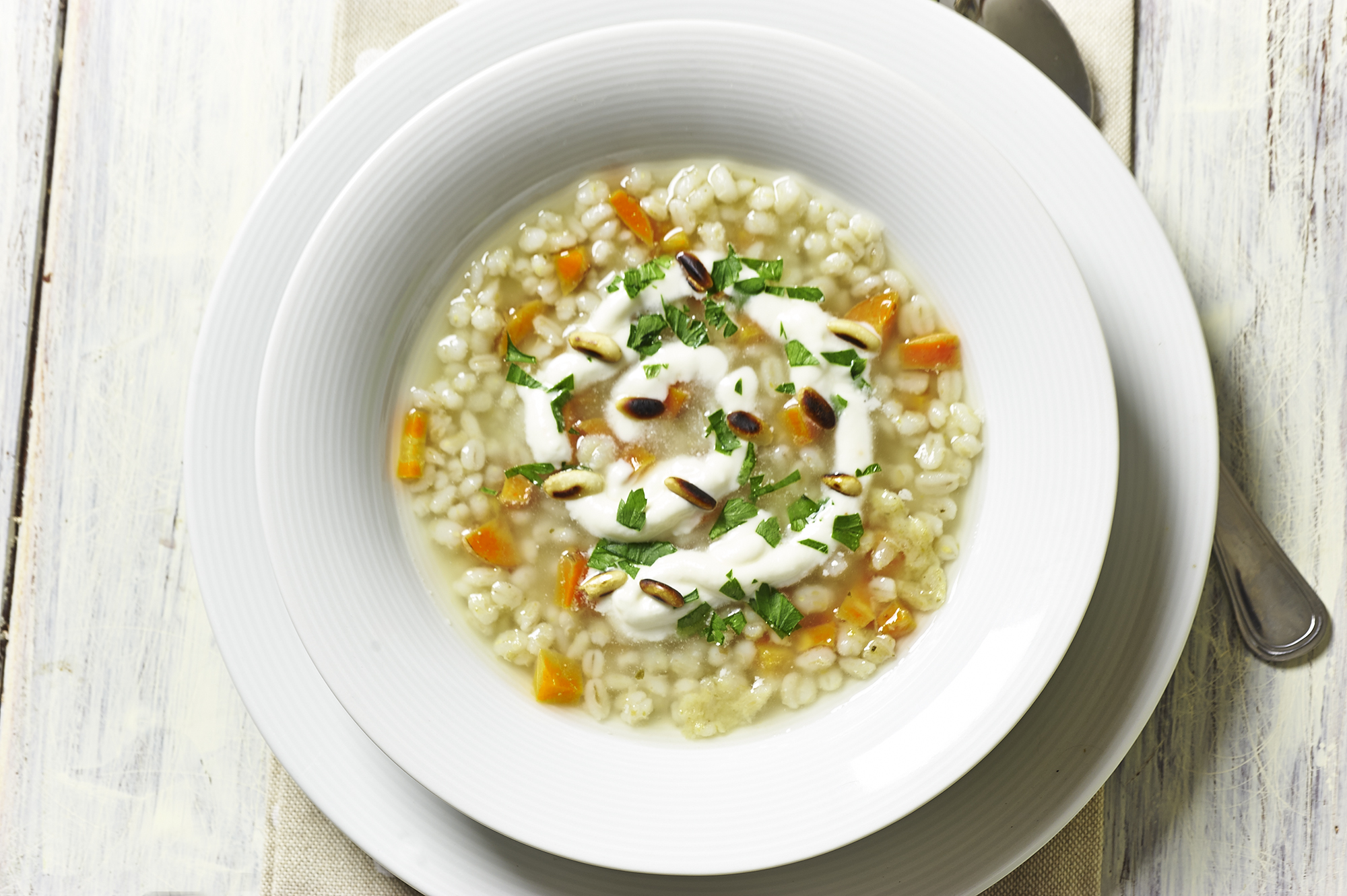 Minestra d’orzo con burro di pinoli