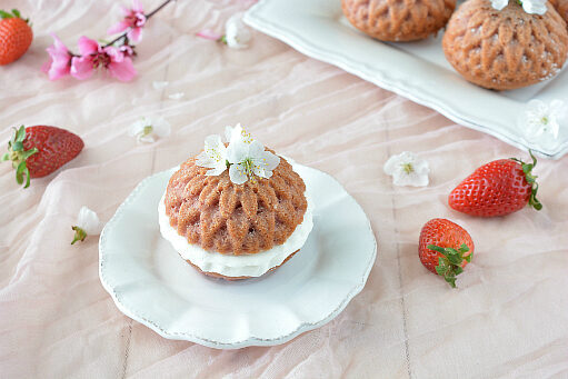 Mini bundt cake alle fragole e panna