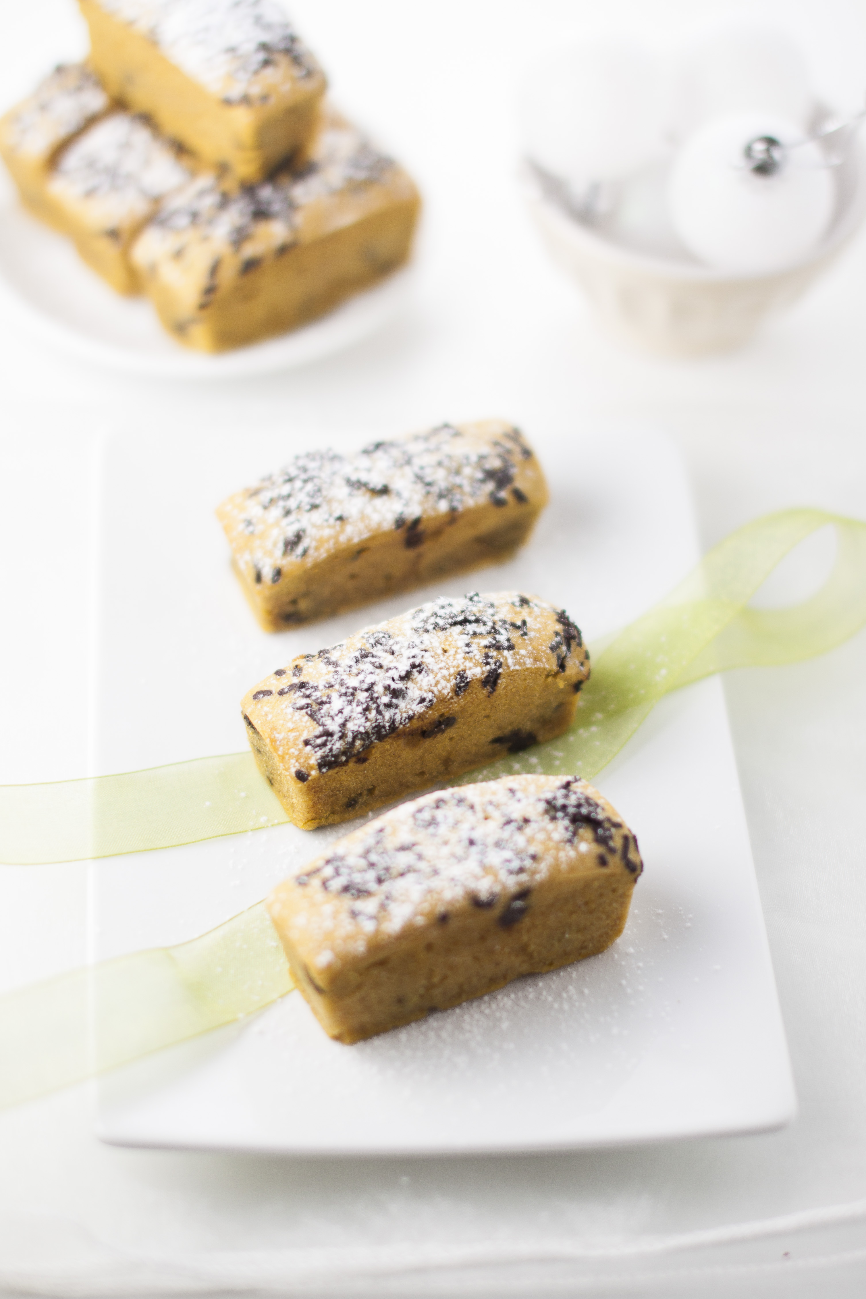 Mini-cake speziati con zucca e cioccolato.