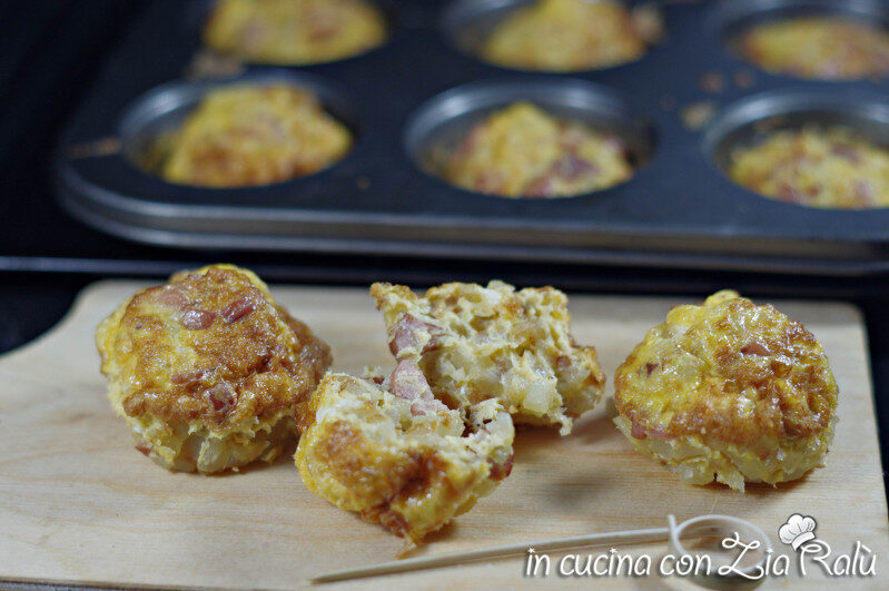 Mini frittate patate e wurstel al forno