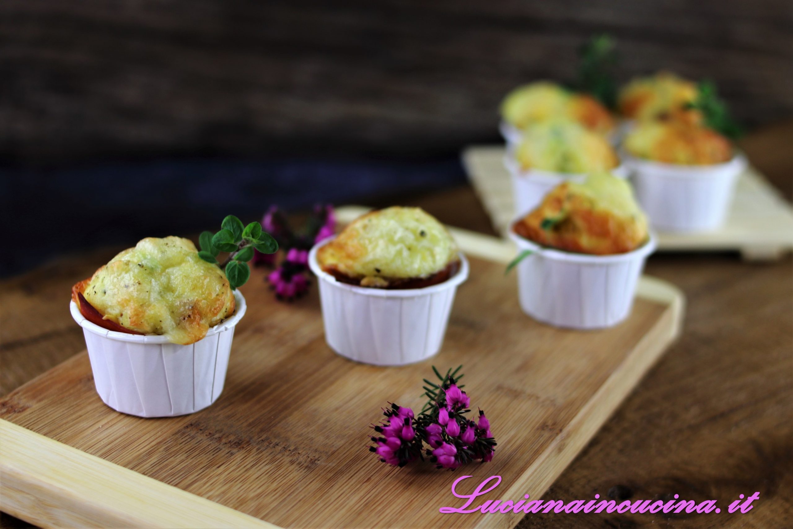 Mini muffins con speck e verdure