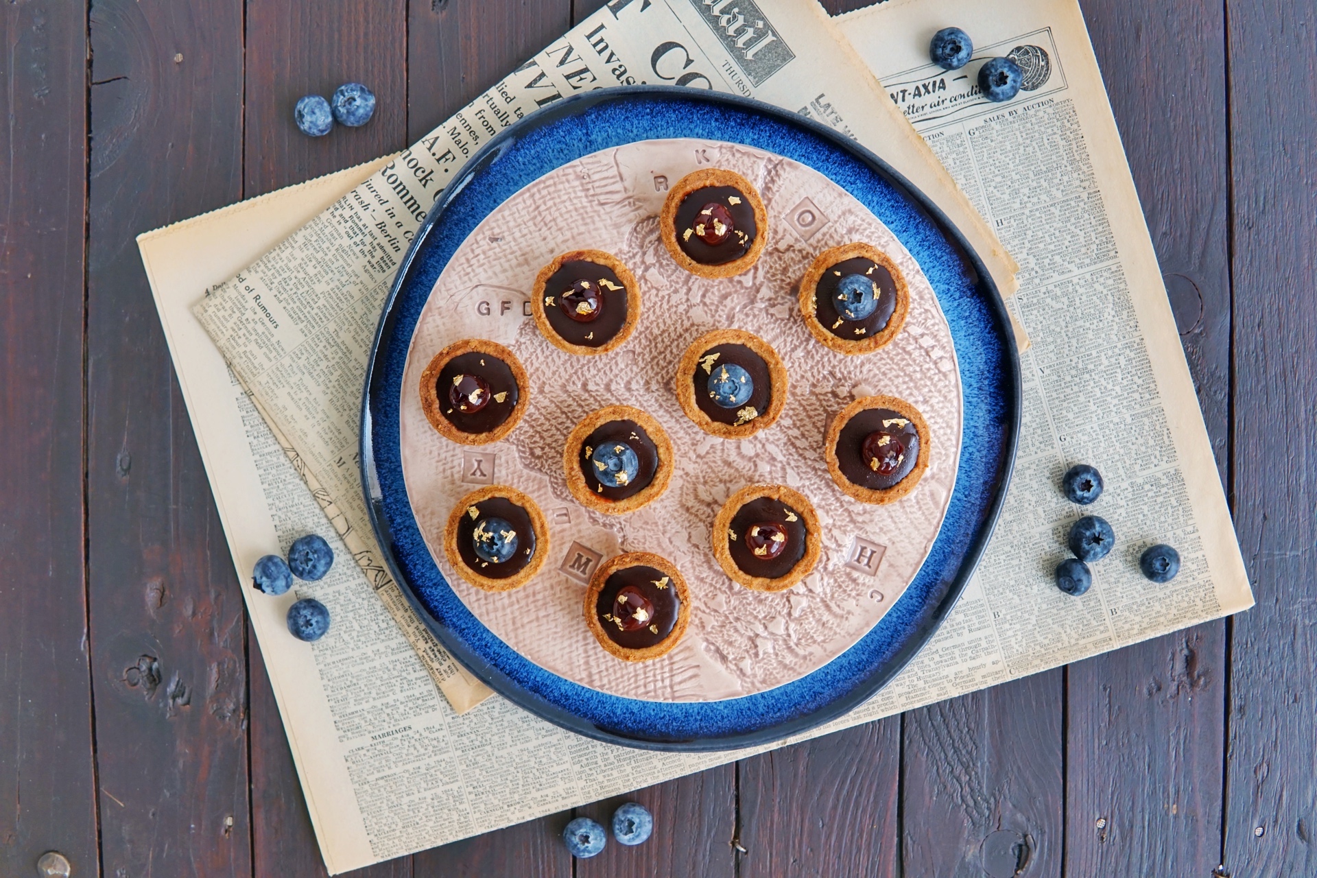 Minicrostatine con amarene e ganache al cioccolato