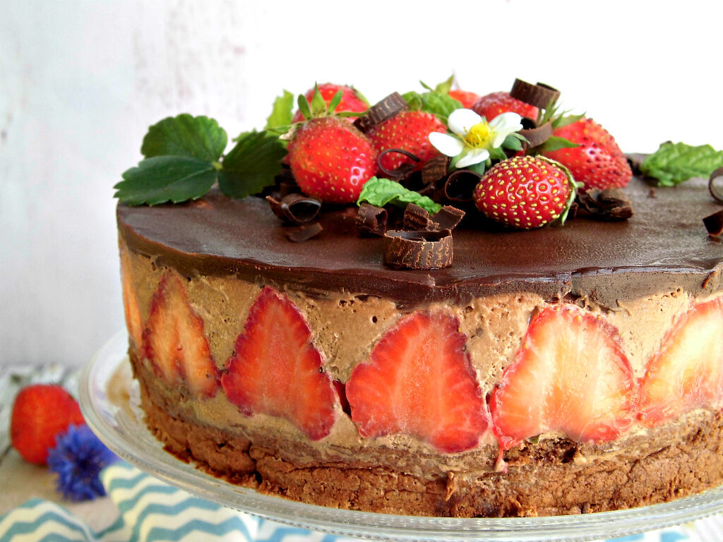 Mousse cake al cioccolato e fragole