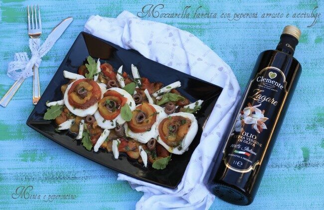Mozzarella farcita con peperoni arrosto e acciughe