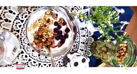 Muesli e sciroppo di more