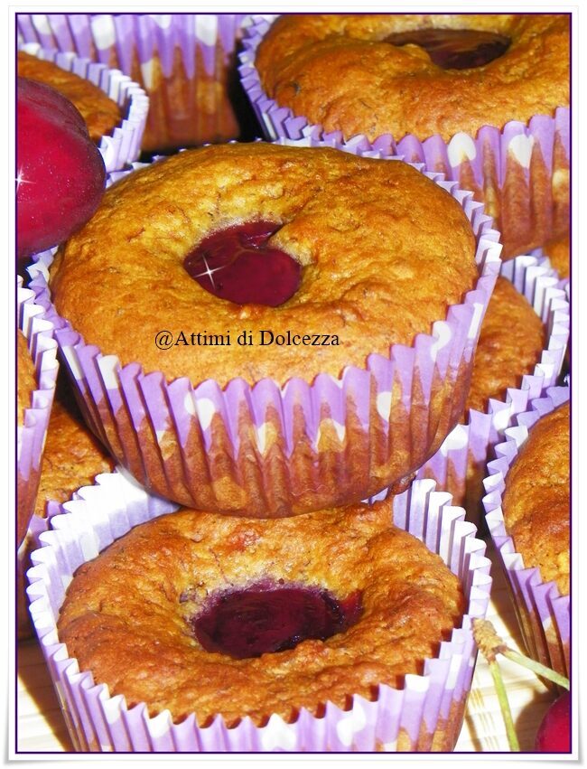 Muffin alla banana con cuore di ciliegia