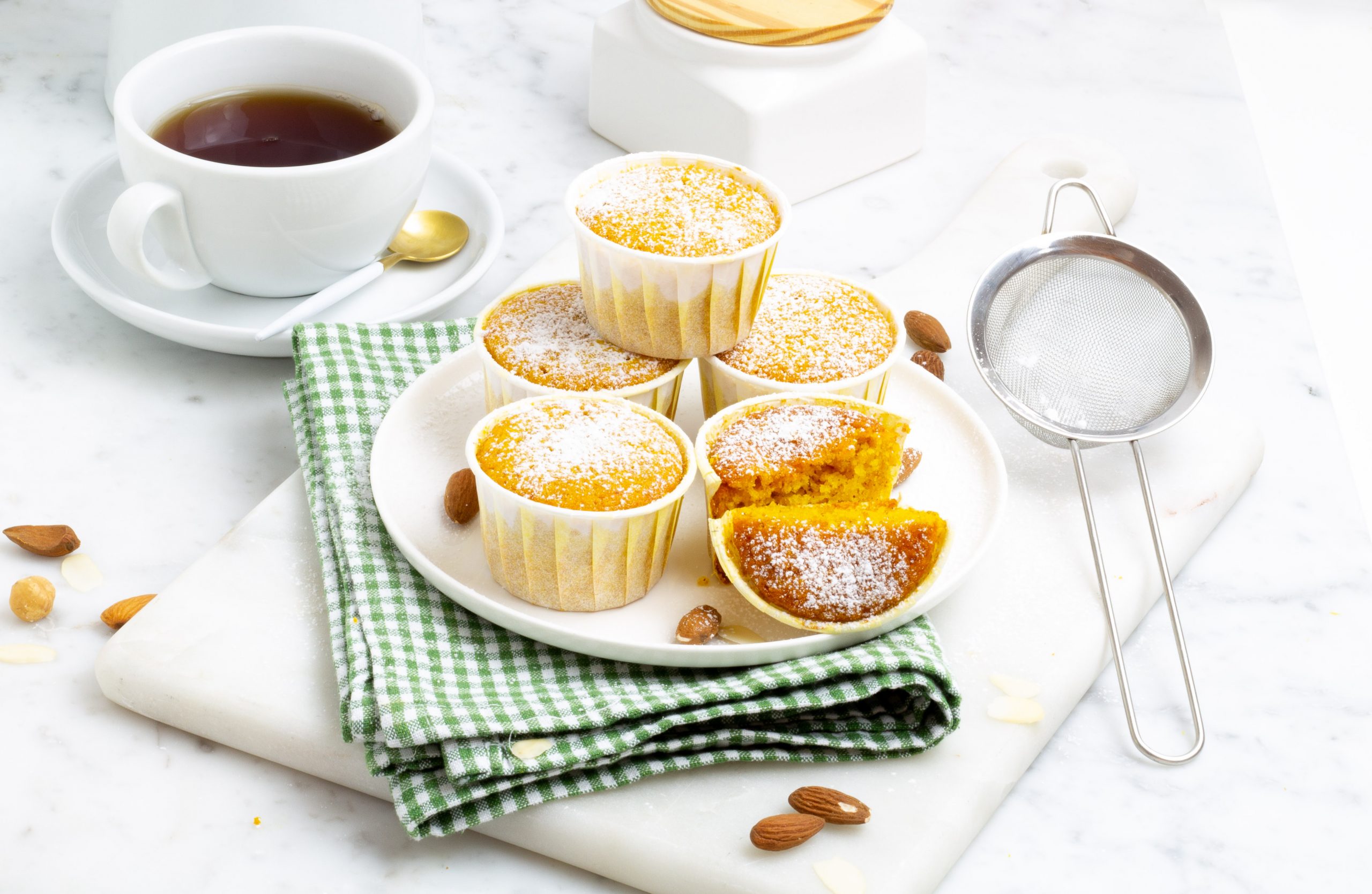 Muffin alla carota con mandorle