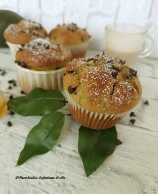 Muffin all’avocado e gocce di cioccolato