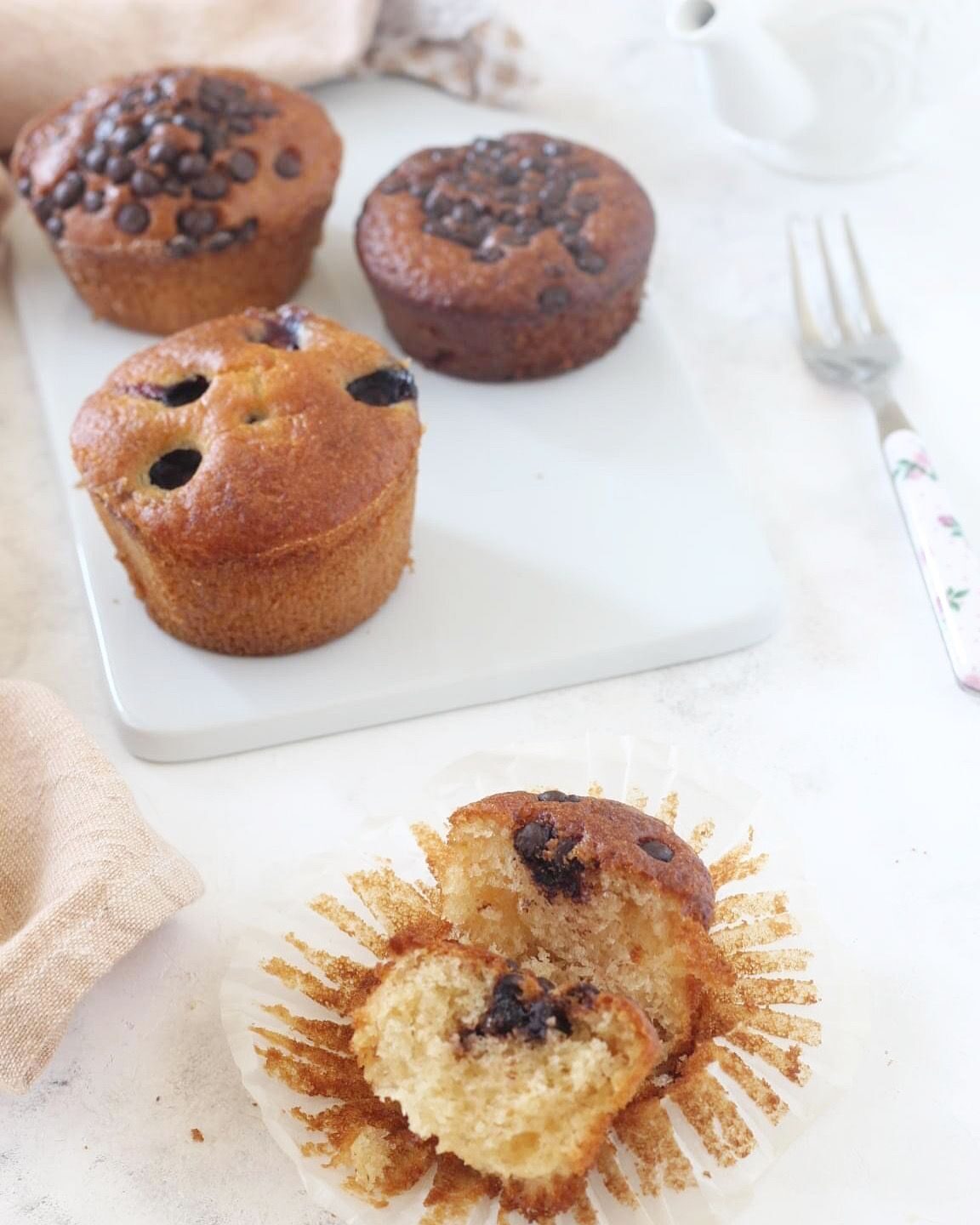 Muffin con gocce di cioccolato e mirtilli