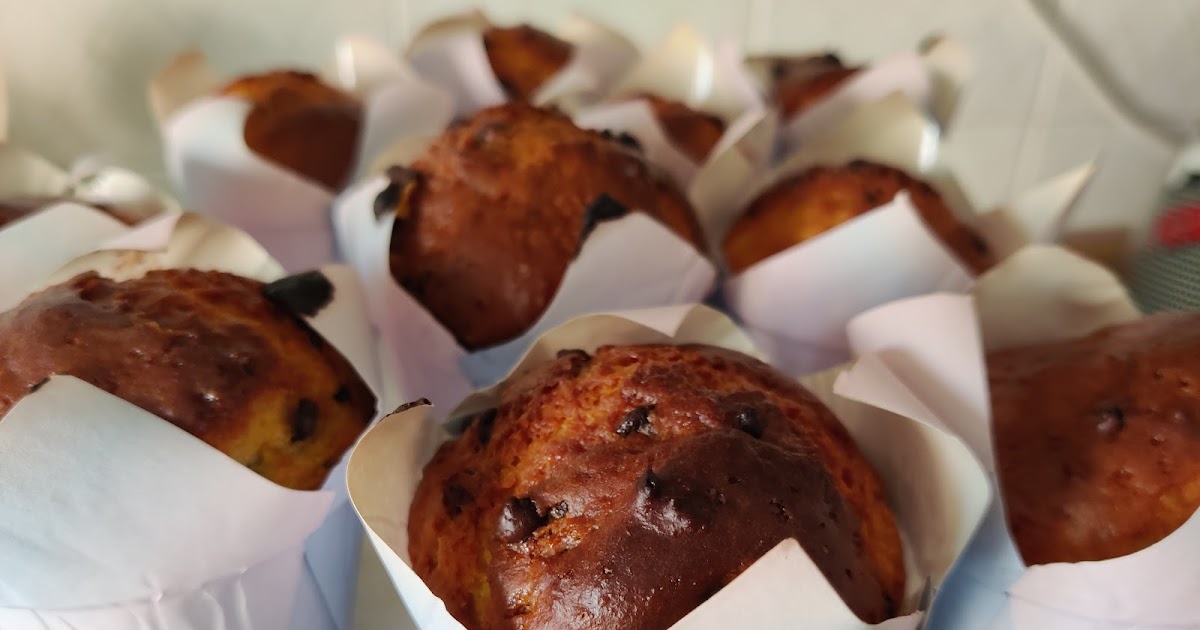 Muffin con yogurt greco e gocce di cioccolato