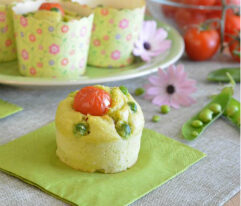 Muffin salati con piselli e prosciutto