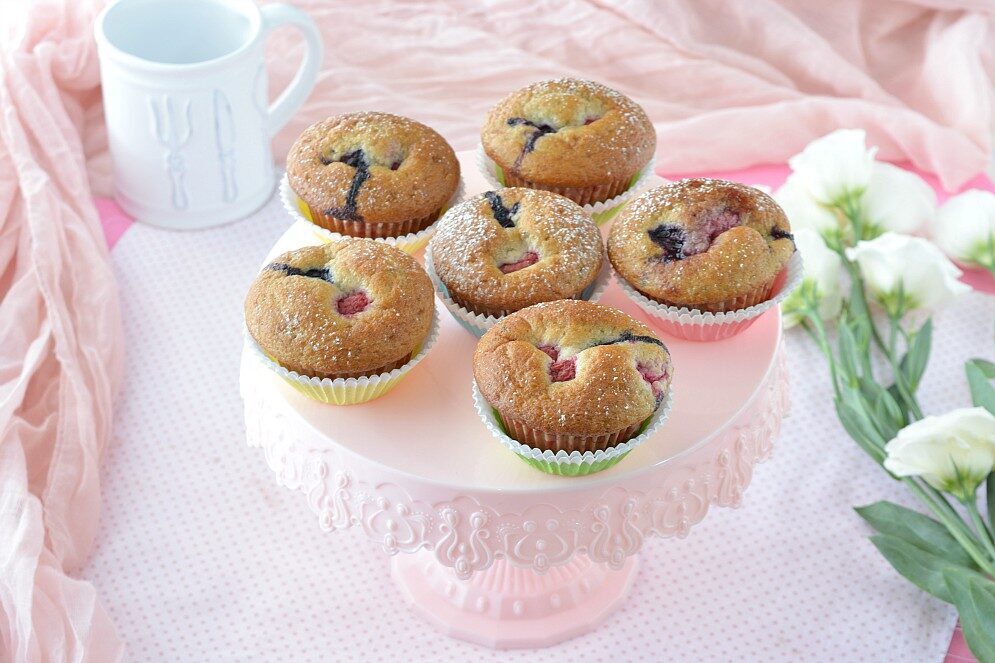 Muffin soffici allo yogurt e frutti di bosco