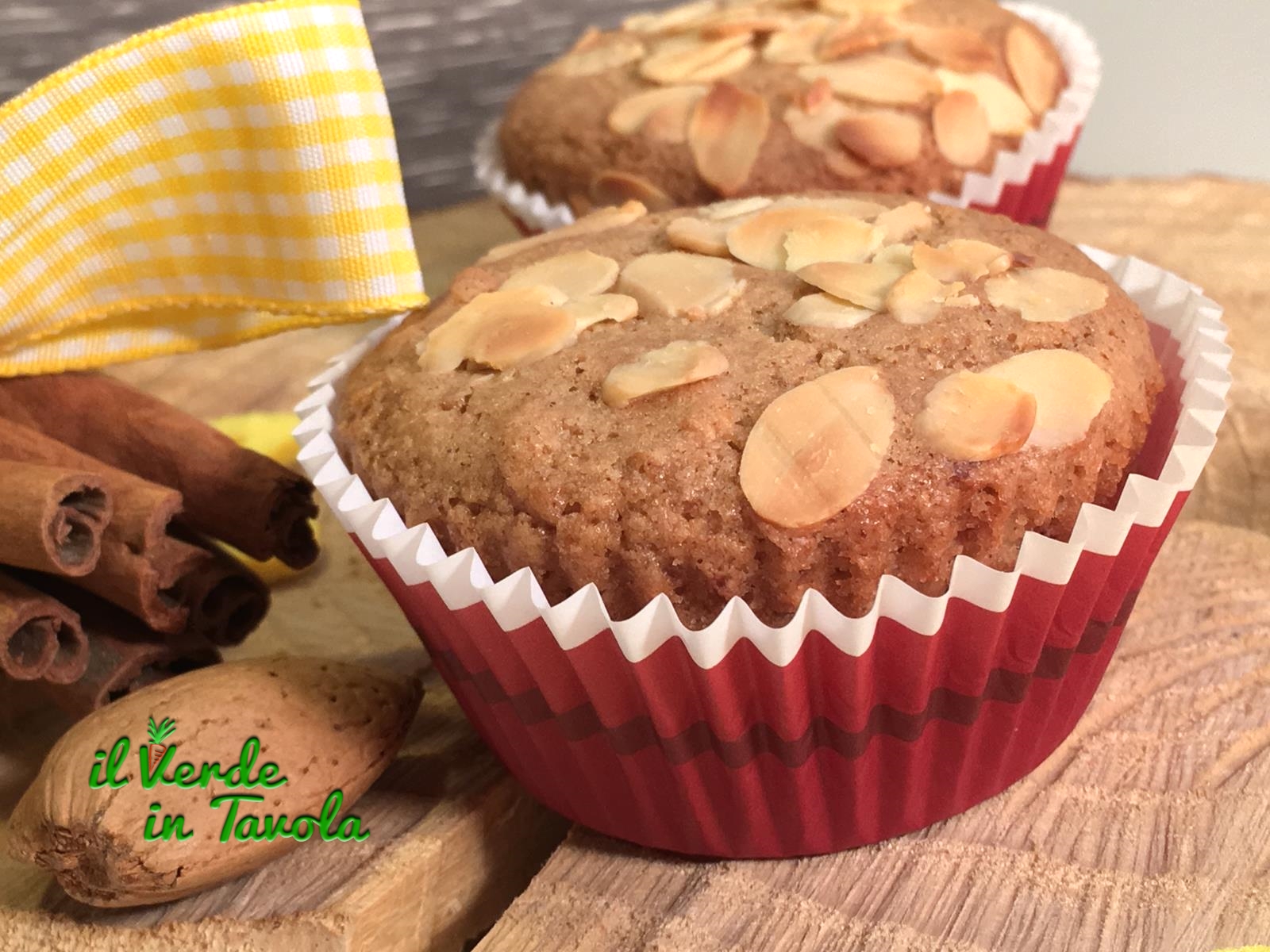 Muffin vegani con mandorle, zenzero e cannella
