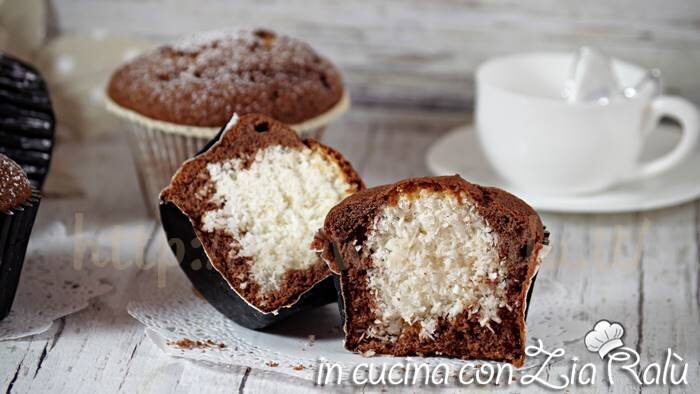 Muffins al cacao con cuore al cocco
