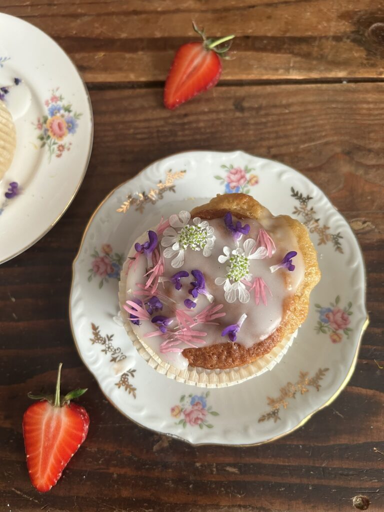 Muffins fiori e fragole