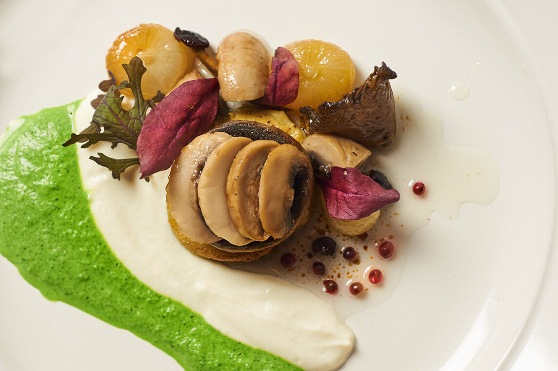 Nel bosco – ceci neri con funghi e cipolline
