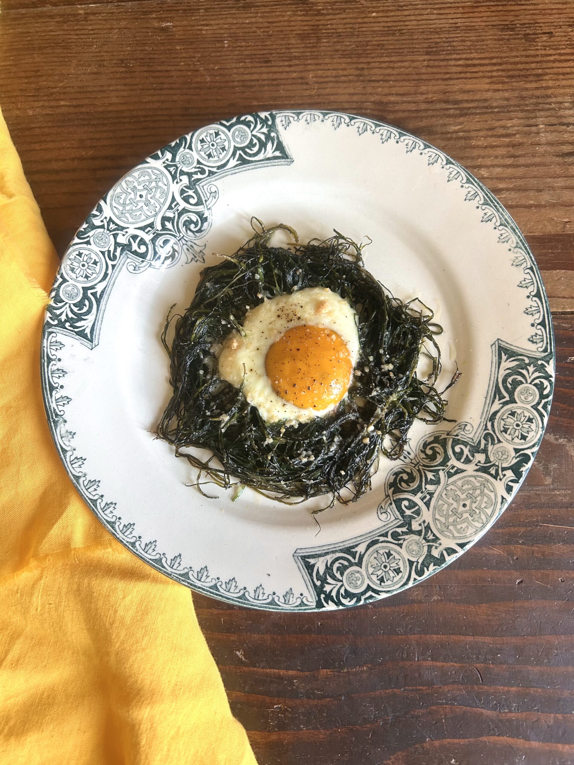 Nidi di agretti e uova