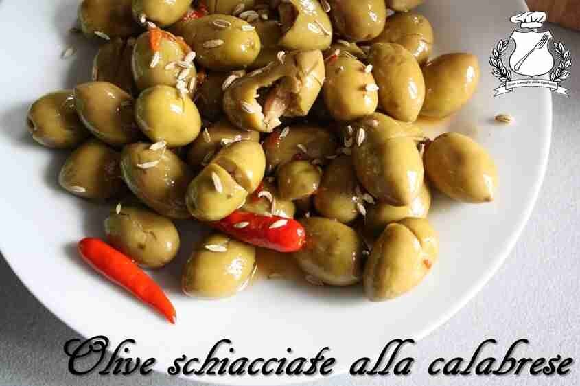Olive verdi schiacciate alla calabrese