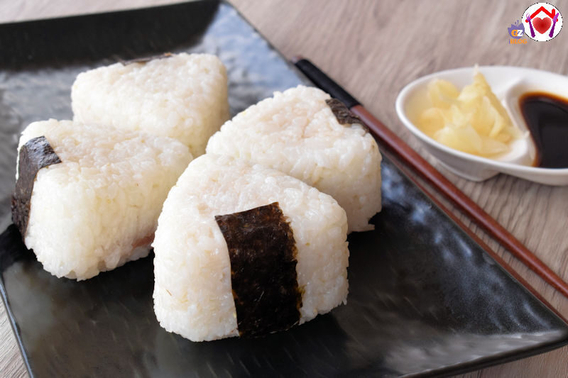 Onigiri – triangoli di riso ripieni