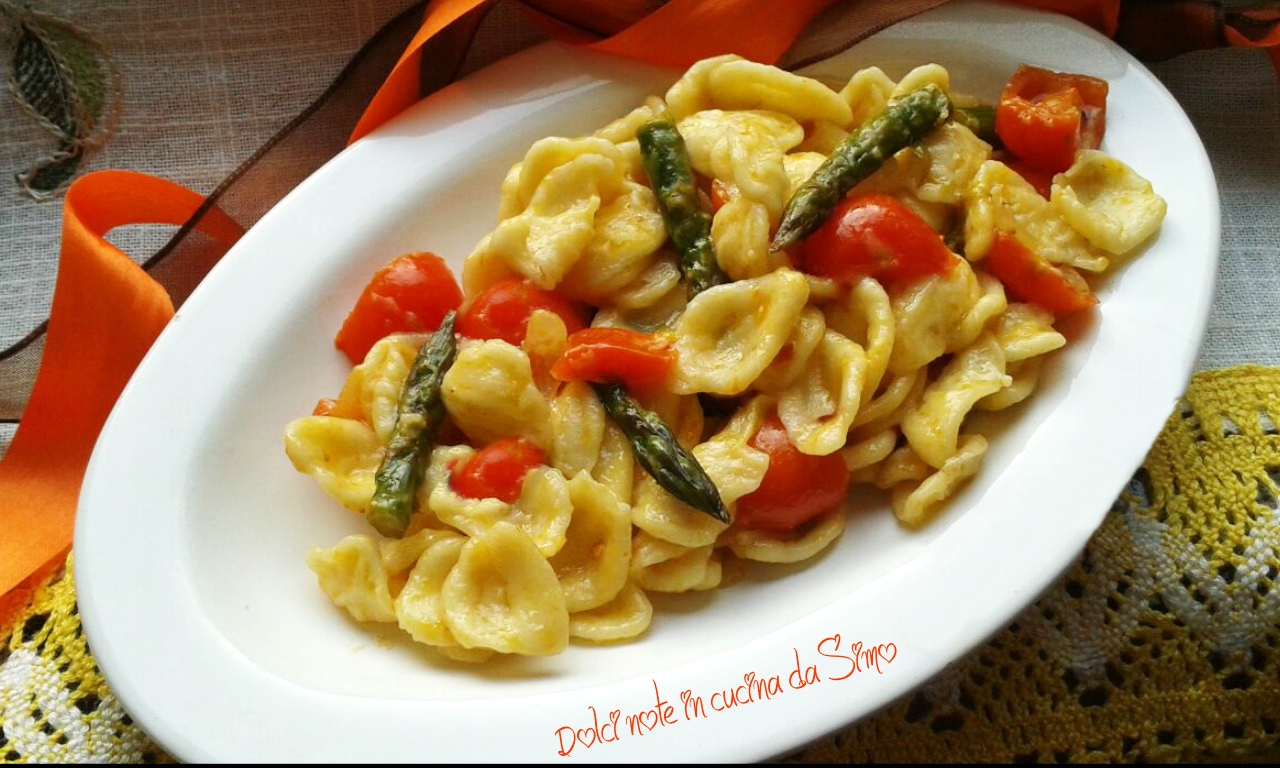 Orecchiette con asparagi e pomodorini