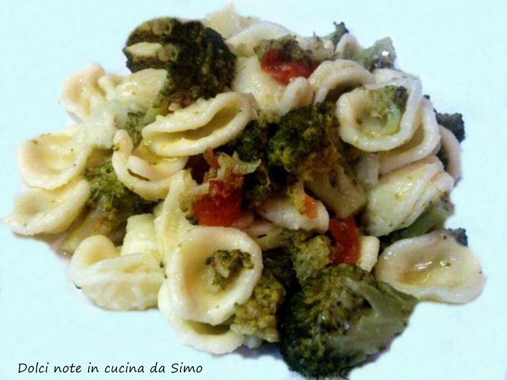 Orecchiette con broccoletti e pomodorini