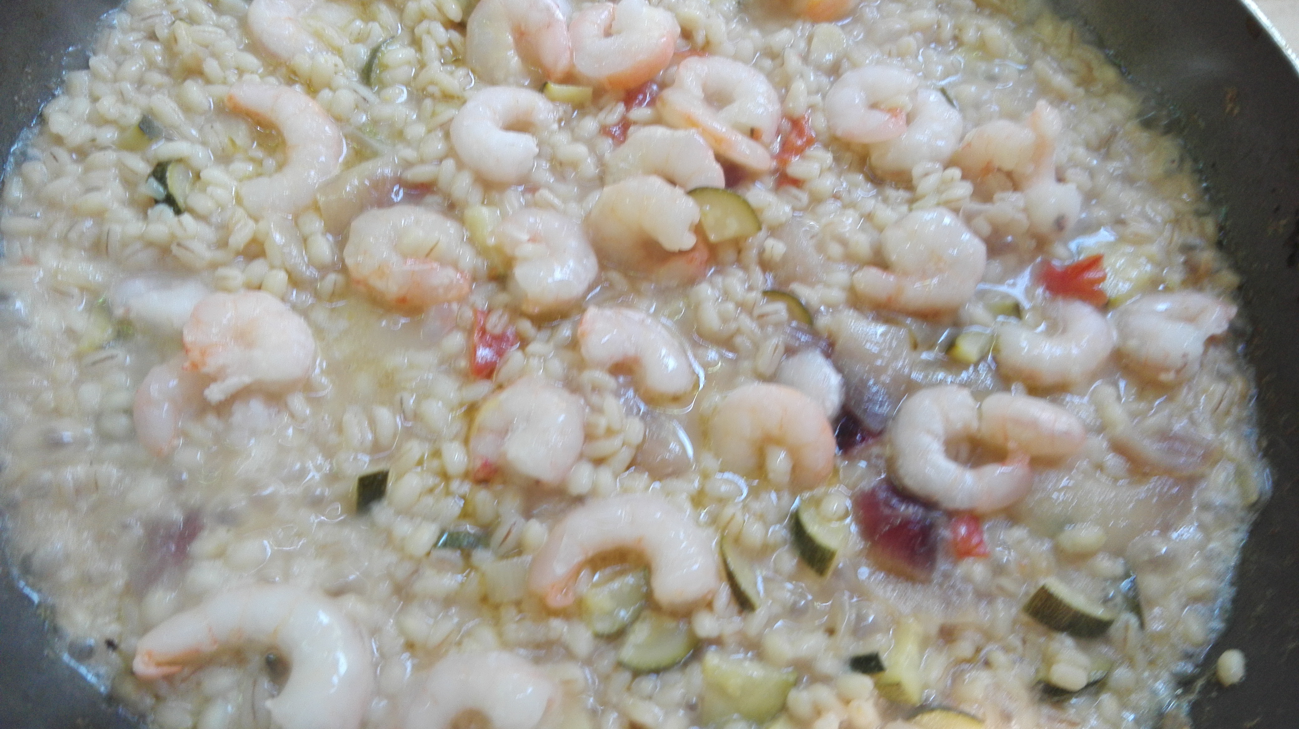 Orzotto con gamberi e zucchine