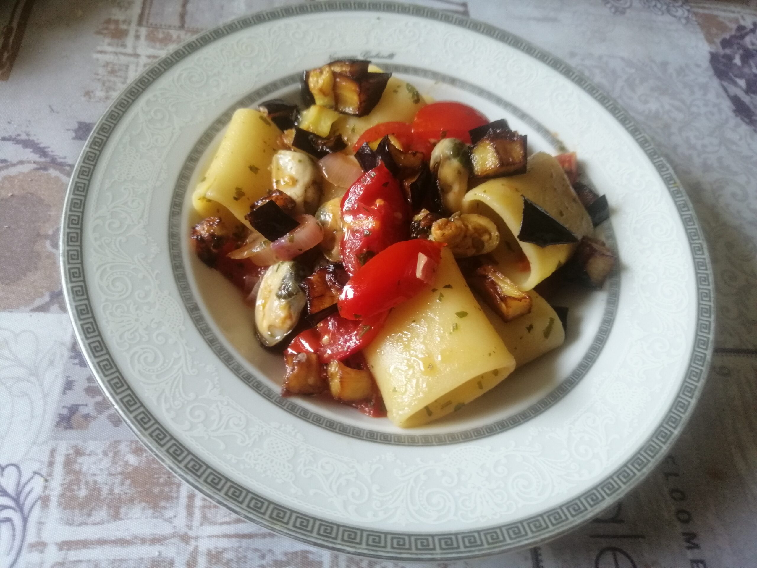 Paccheri con cozze e melanzane