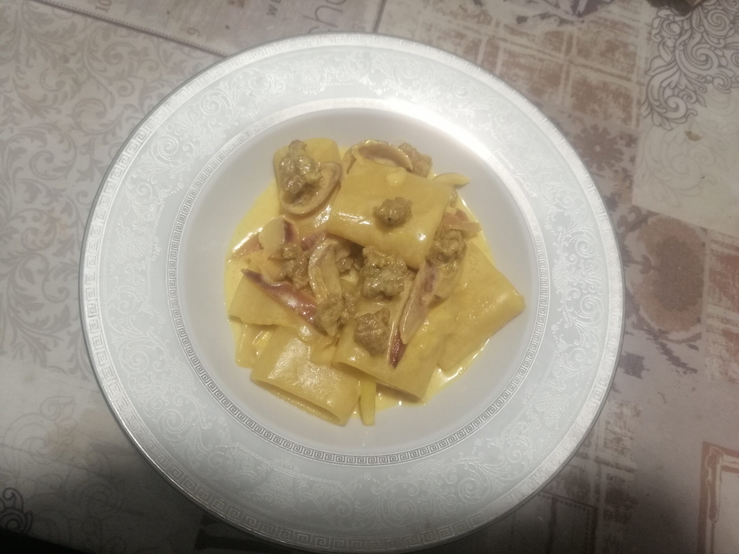 Paccheri con salsiccia e zafferano