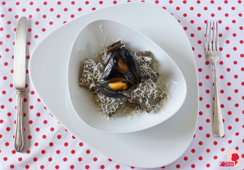 Paccheri neri cozze e pecorino!