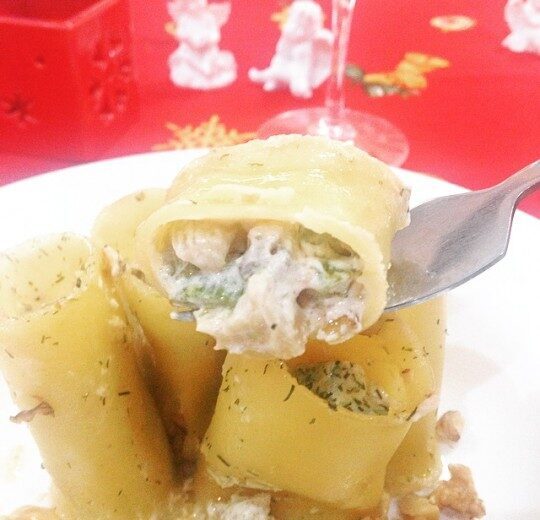 Paccheri ripieni con salmone, zucchine e noci