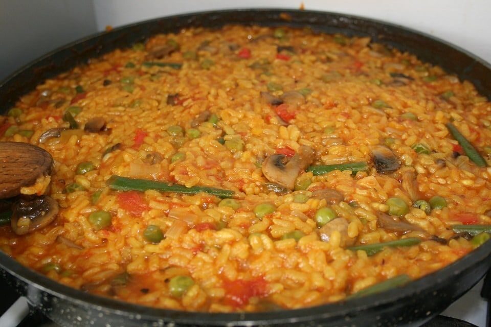 Paella vegana con bocconcini di soia