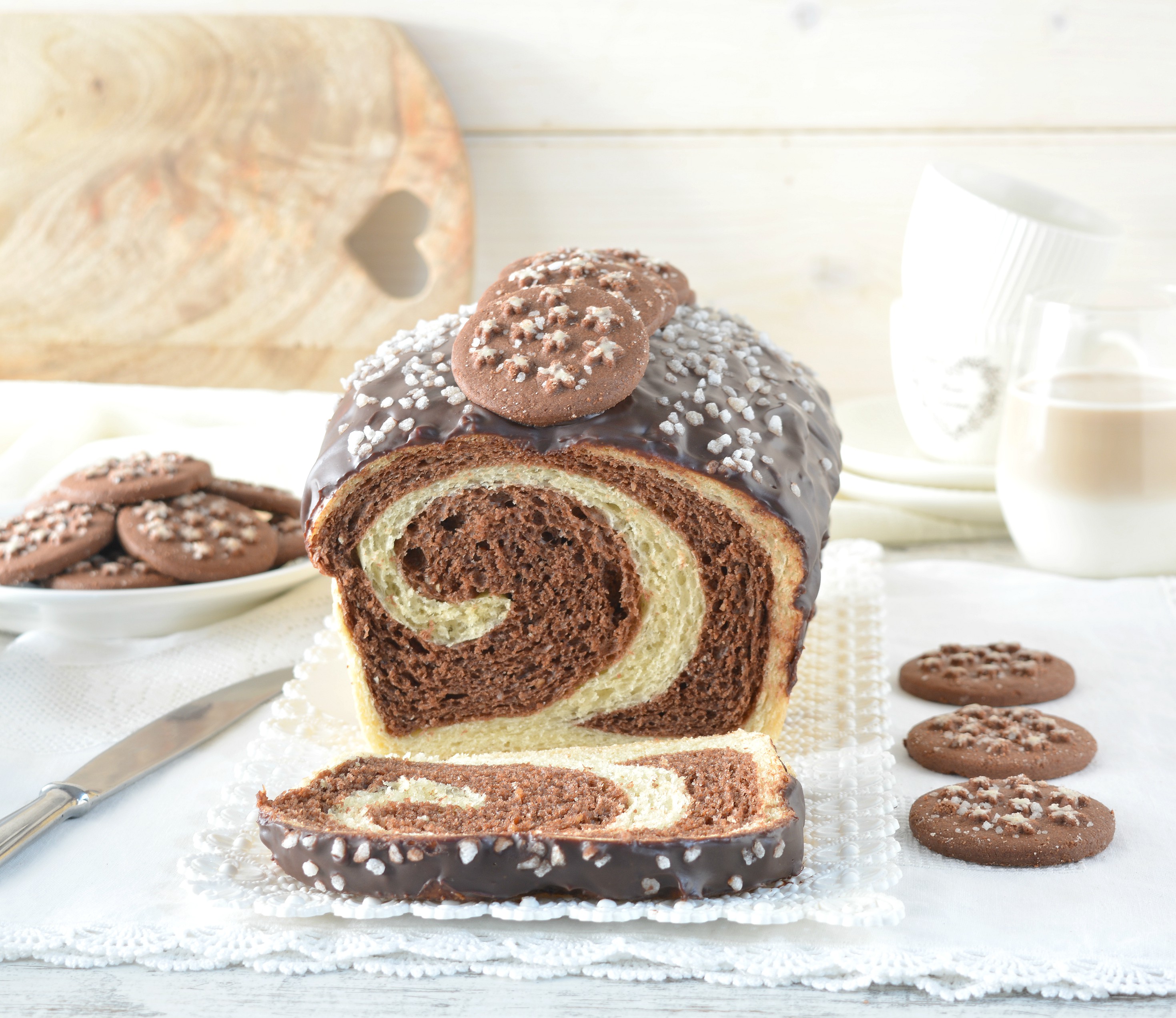 Pan brioche variegato al cacao e pan di stelle