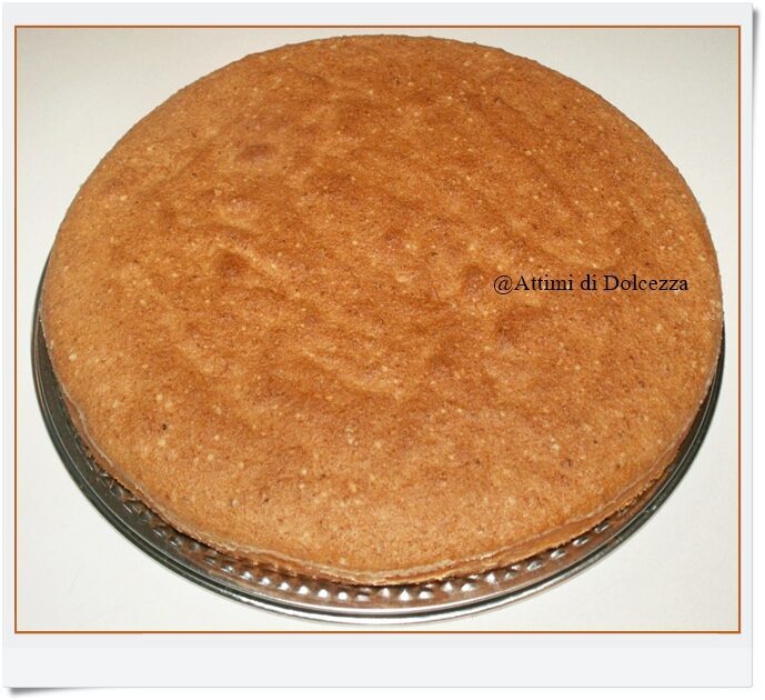 Pan di spagna di albumi alle nocciole