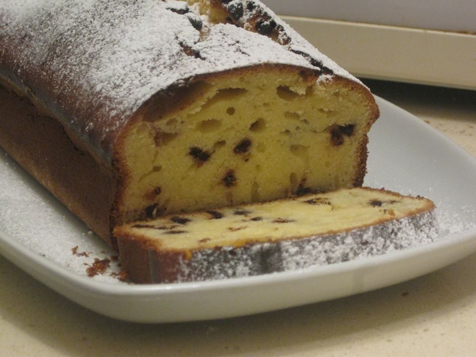 Pan dolce con gocce di cioccolato fondente o per riciclare la cioccolata