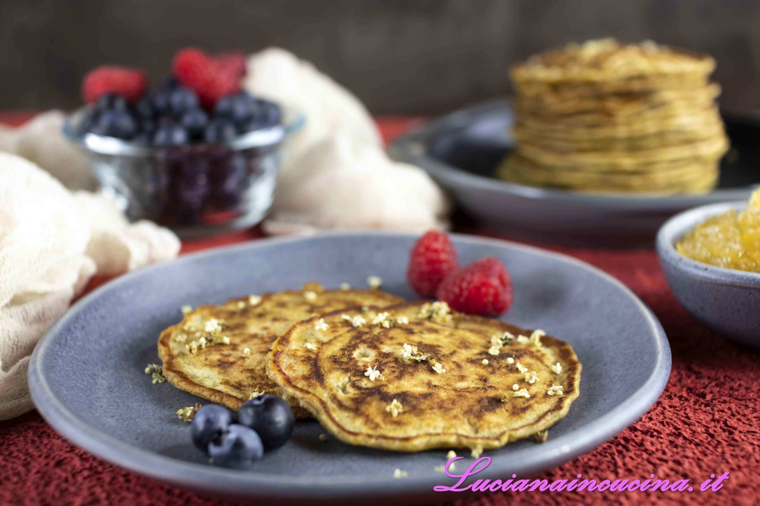 Pancakes ai fiori di sambuco