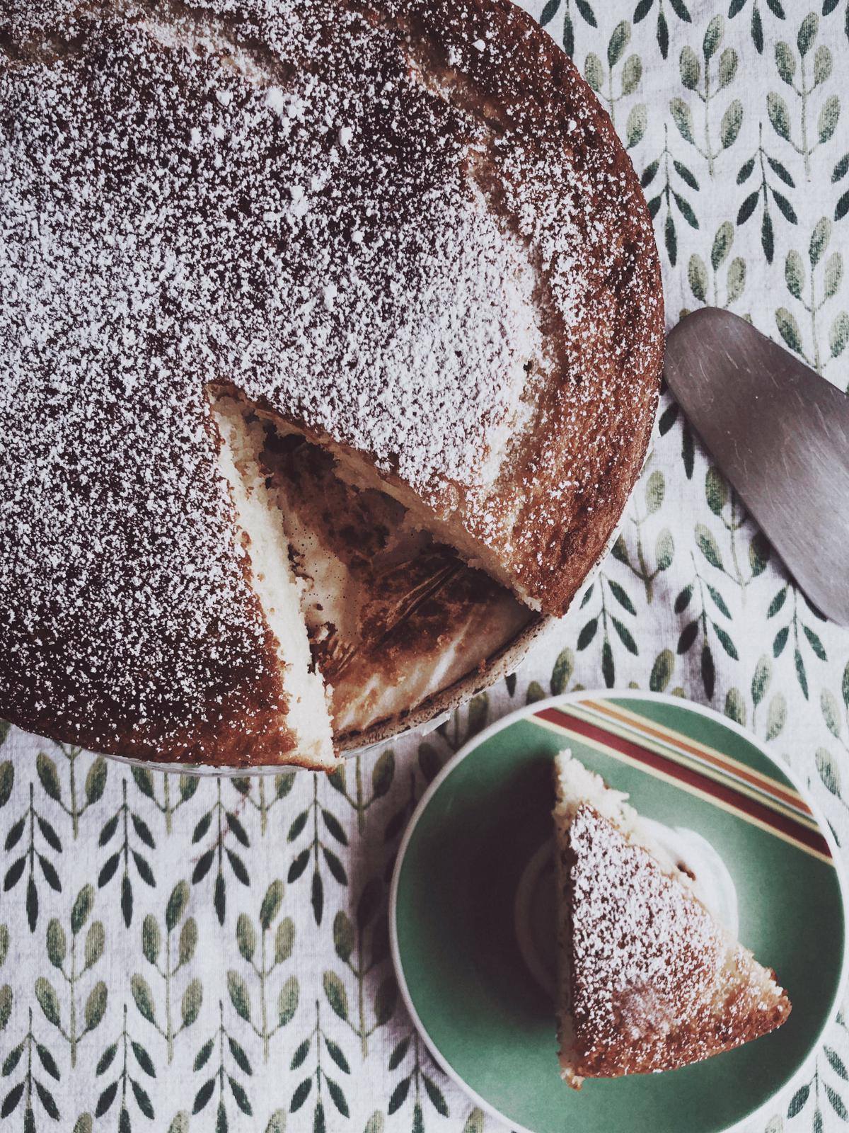 Pandolce con yogurt di bufala