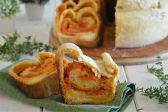 Pane al pomodoro e timo in pentola fornetto versilia