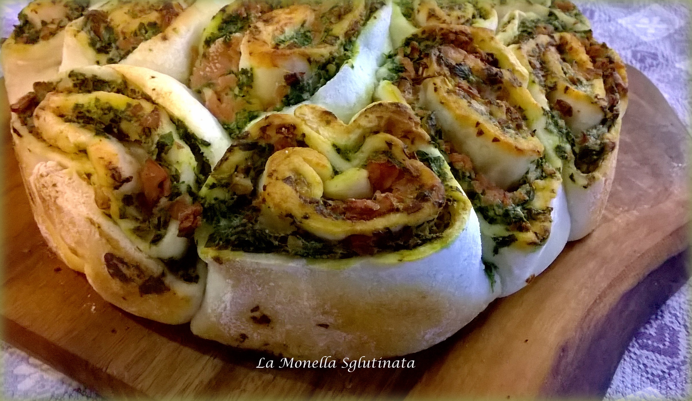 Pane delle rose con mortadella, bietoline e noci