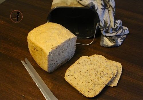 Pane di farina di tipo 1 ai semi di lino in macchina del pane, per la nostra dose di omega 3 quotidiana