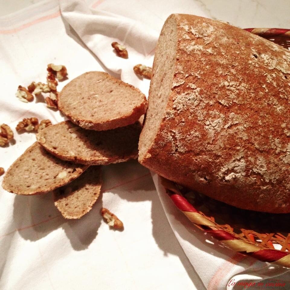 Pane integrale alle noci con lievito madre