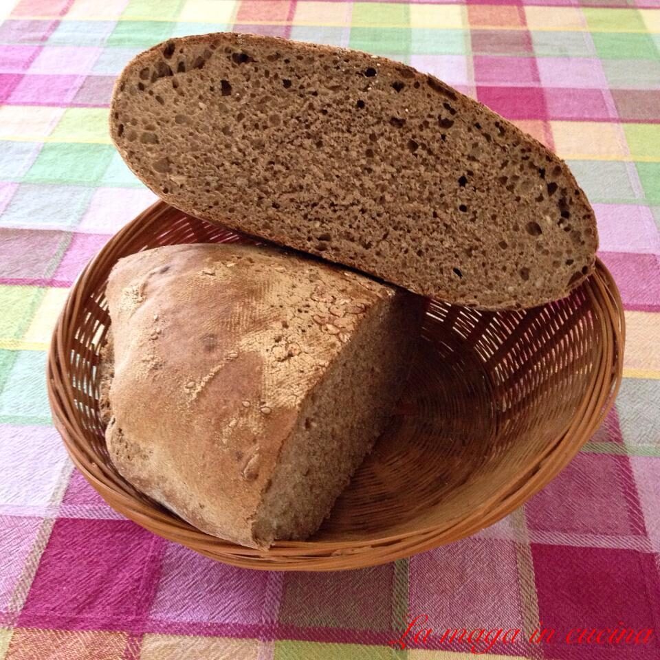 Pane nero con lievito madre