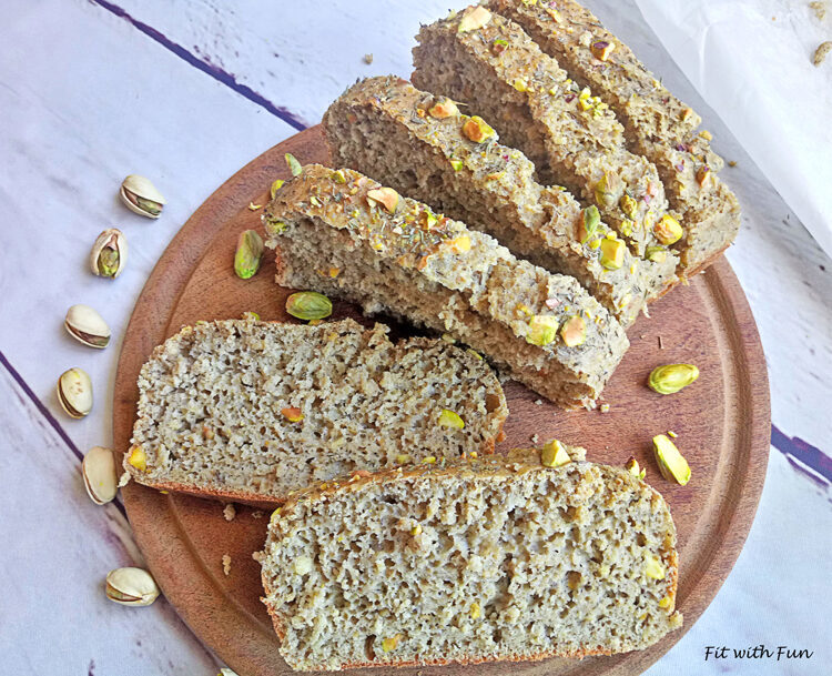 Pane perfetto e senza impasto alla farina di fave e pistacchi
