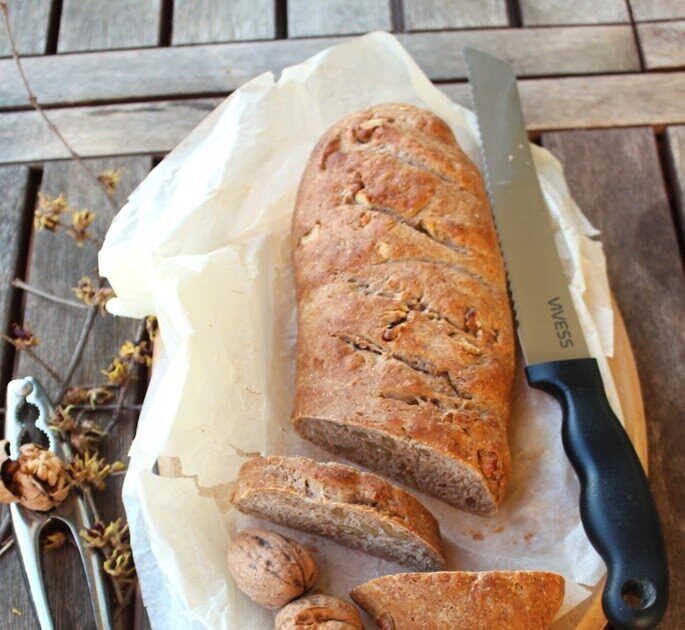 Pane semi-integrale con le noci