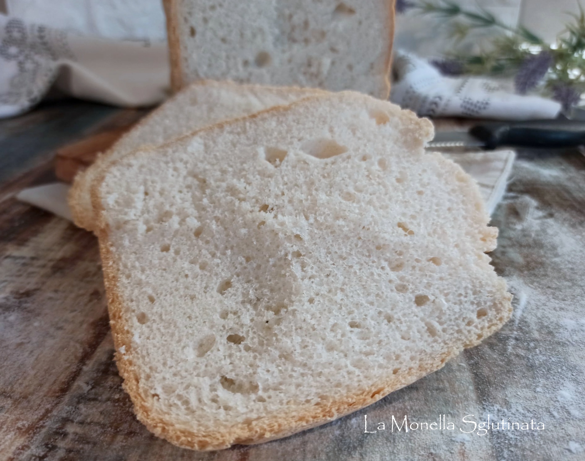 Pane senza glutine con macchina del pane