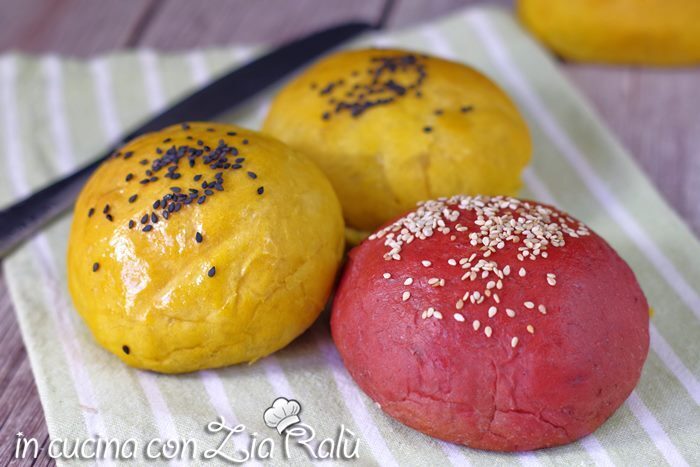 Panini colorati  per hamburger- burger buns