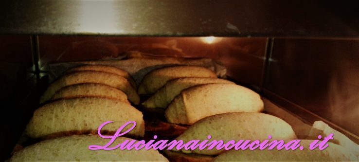 Panini semi integrali all’olio sfogliati con lievito madre