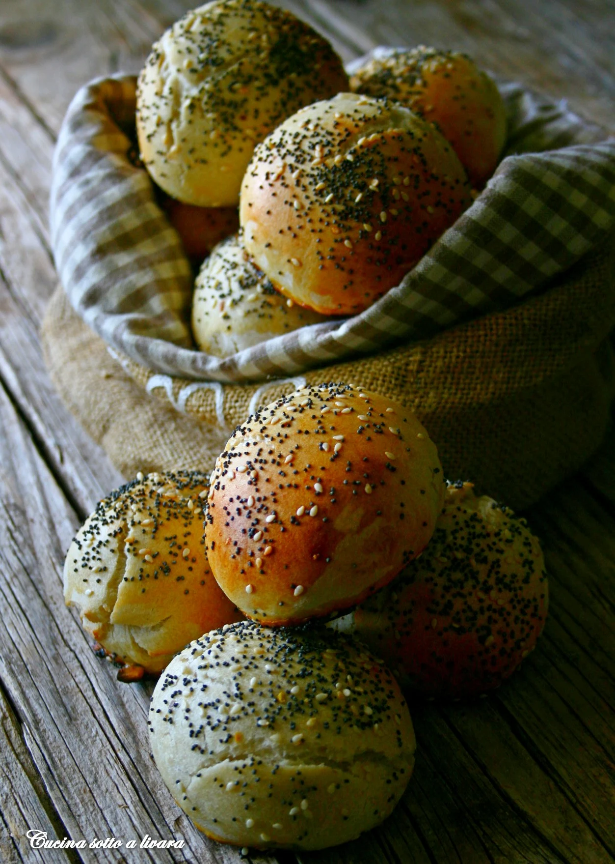 PANINI SEMIDOLCI AL SESAMO E SEMI DI PAPAVERO