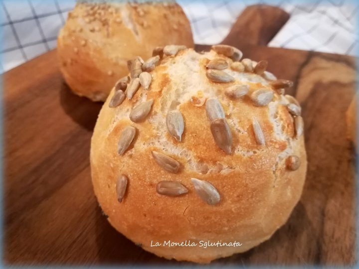 Panini soffici con farina di tapioca e semi